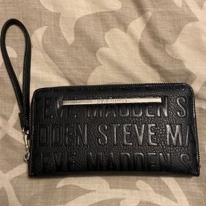 Black Steve Madden wallet wristlet